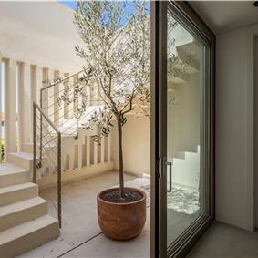 4 Bedroom Luxury Villa with Heated Pool and boat mooring, Ciovo near Trogir – Sleeps 8